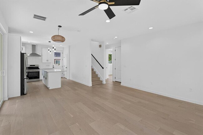Building Photo - 5305 Ledesma Rd