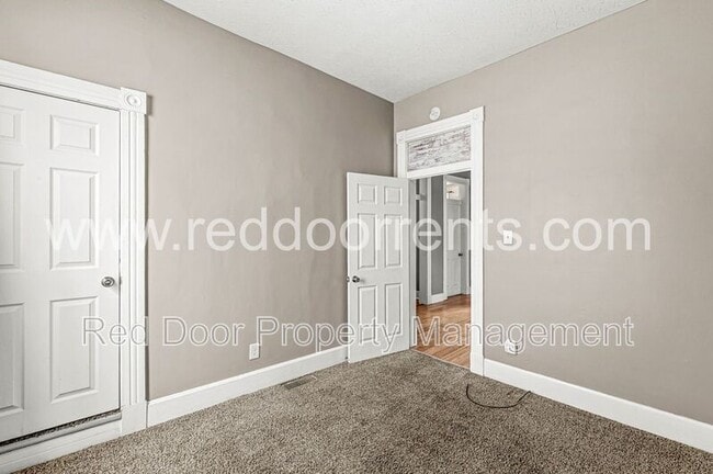 Building Photo - 2037 Bellefontaine St