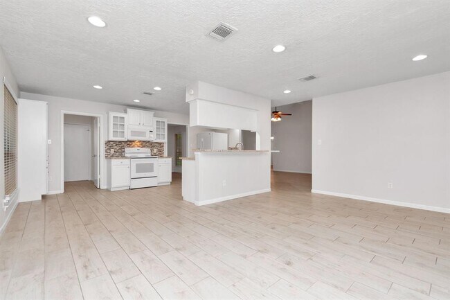 Building Photo - 1102 Comstock Springs Dr