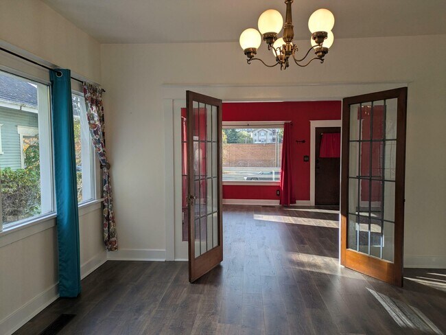 Building Photo - 3709 Hoyt Ave