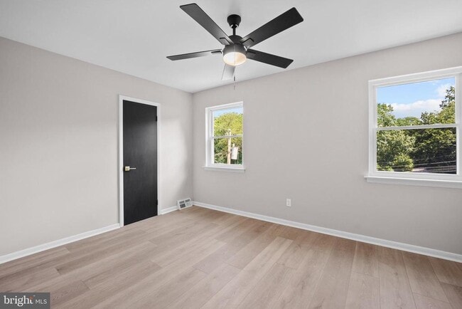 Building Photo - 857 Green Valley Dr