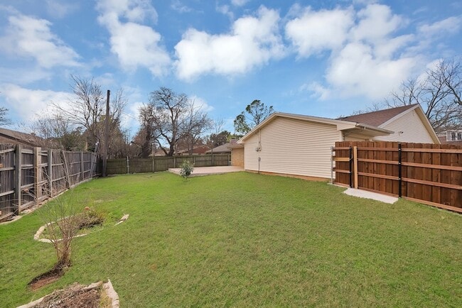 Building Photo - 1611 Celeste Ct