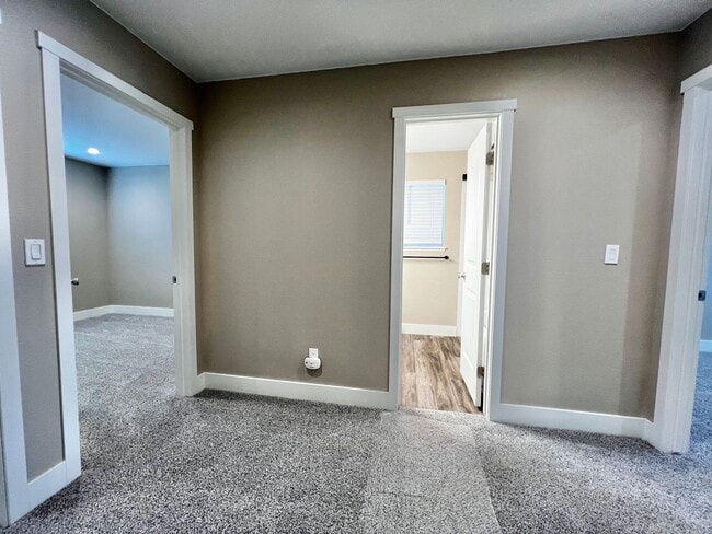 Building Photo - Spacious 3 bed, 2.5 bath home in Central Fort Collins