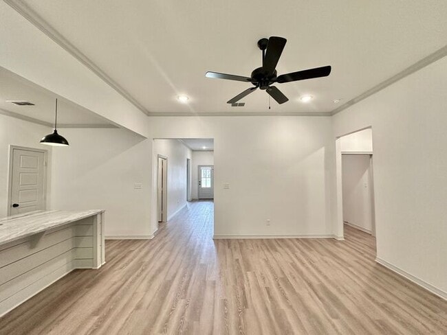 Building Photo - TOUR TODAY! 3 Bedroom 2 Bath Home in Tyler!