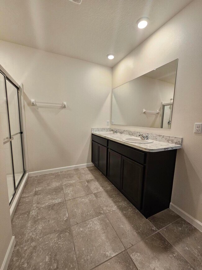 Building Photo - 480 Sorrento Dr