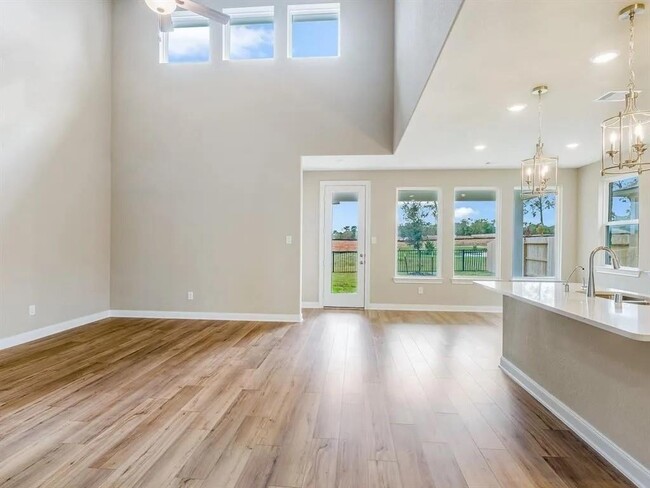Building Photo - 7010 Lauren Oak Dr