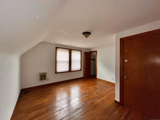 Building Photo - 253 Olivia St