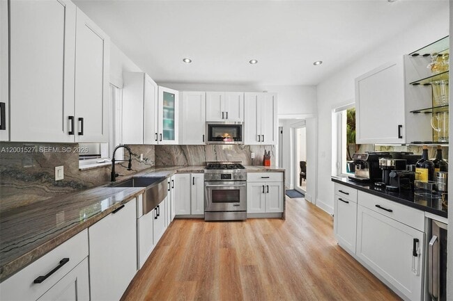 Building Photo - 5237 La Gorce Dr