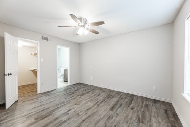 Building Photo - 9797 Leawood Blvd