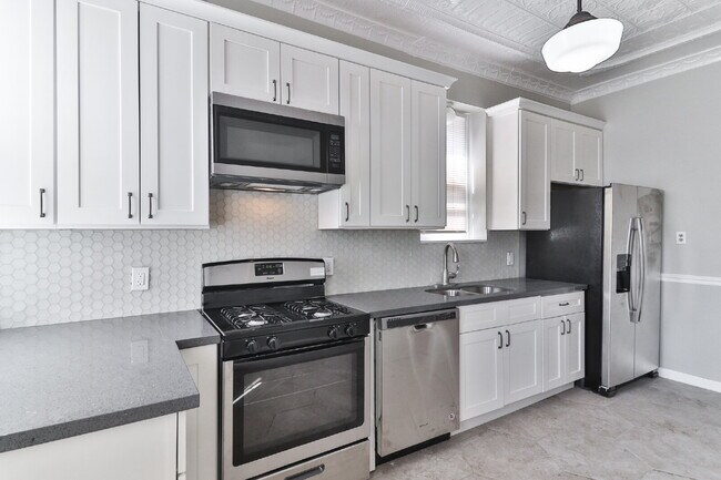 Building Photo - "Spacious 3-Bedroom Duplex with Classic Charm & Modern Comforts at 3438A Magnolia Ave!"