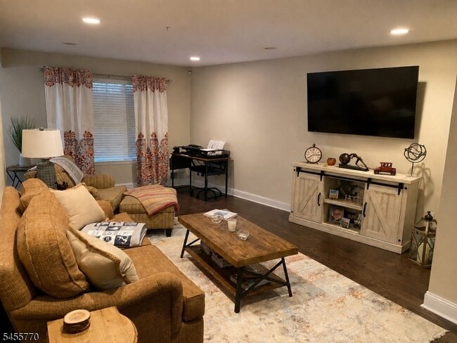 Building Photo - 264 Riveredge Dr