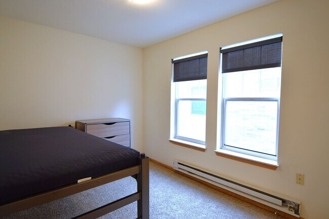 Building Photo - 3 Bedroom, 1 Bathroom