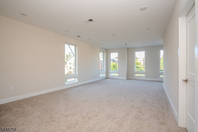Building Photo - 112 Village Dr