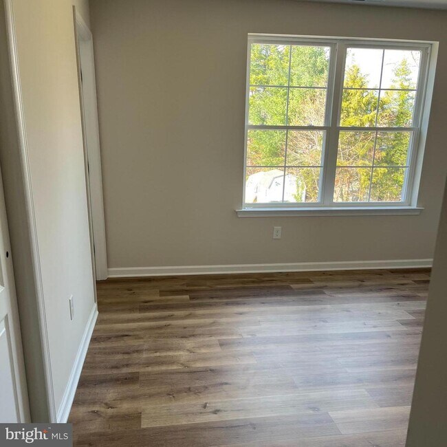 Building Photo - 7 Maloney Ave