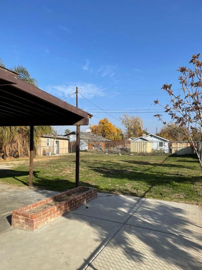 Building Photo - Adorable 2 bedroom home in Oildale!