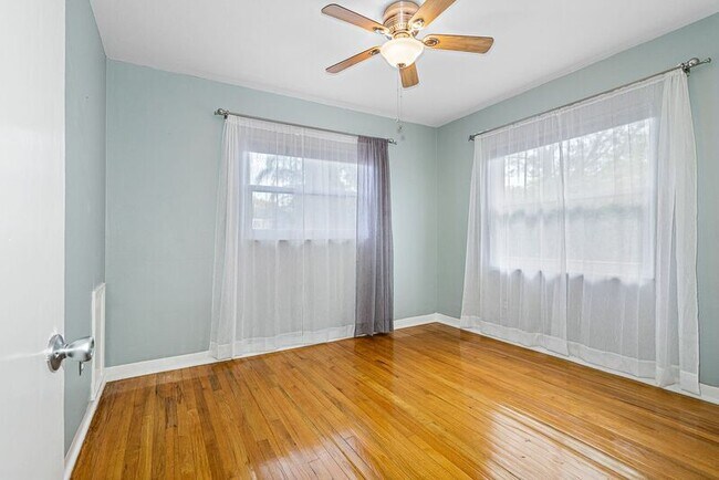 Building Photo - 5600 Tangerine Ave S