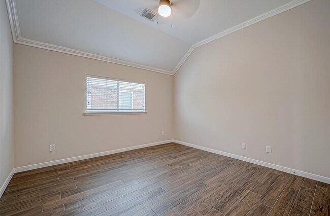 Building Photo - 16431 Sunlamp Ct