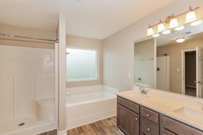 Building Photo - 100 Fairview Dr