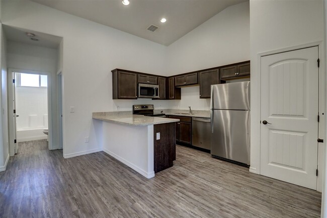 Building Photo - 8346 Florentine Rd