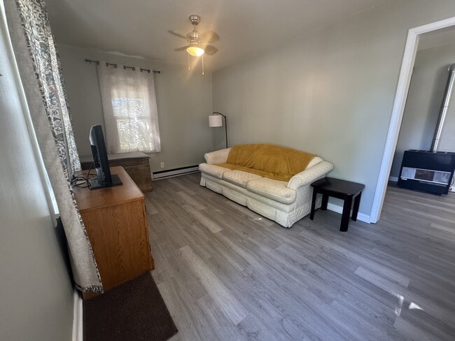 Building Photo - 634 4th Ave N