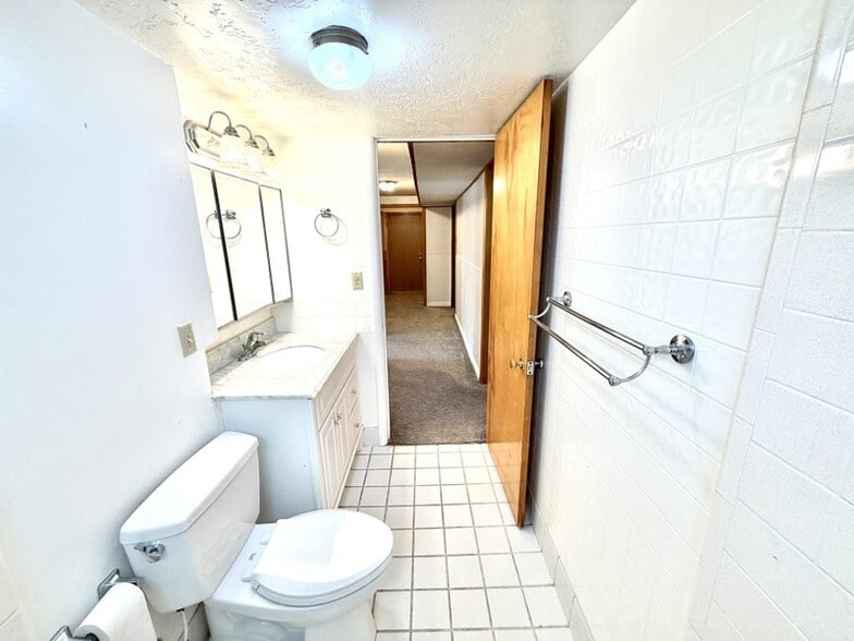 Building Photo - 1177 E 500 N
