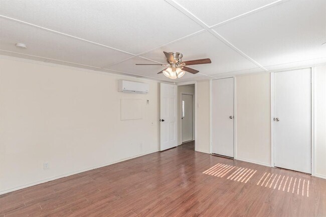 Building Photo - 103 Hackberry Ln