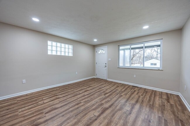 Building Photo - 4 Bed, 2 Bath Home in Morgan, PA AVAILABLE NOW!