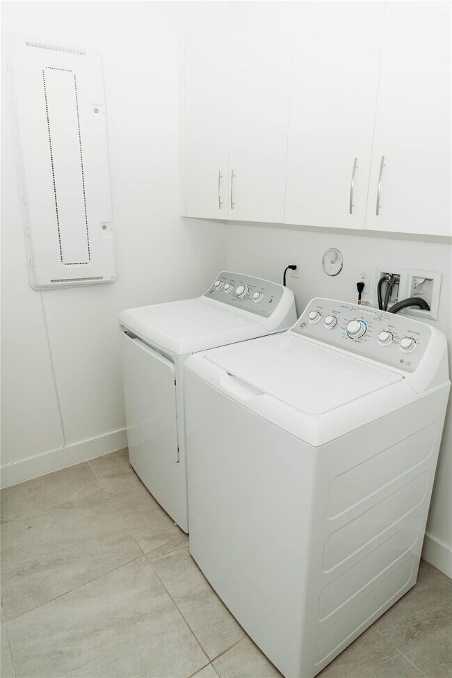 Building Photo - 10710 Aqua Ct