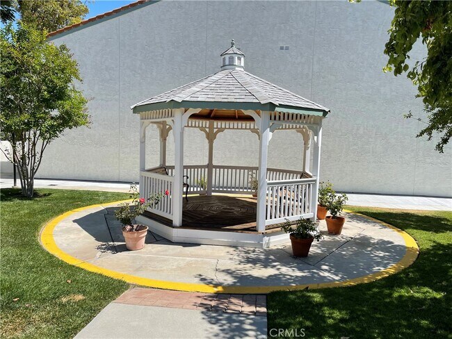 Building Photo - 4714 Park Granada