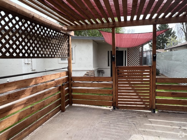 Building Photo - 253 1/2 N Lebaron