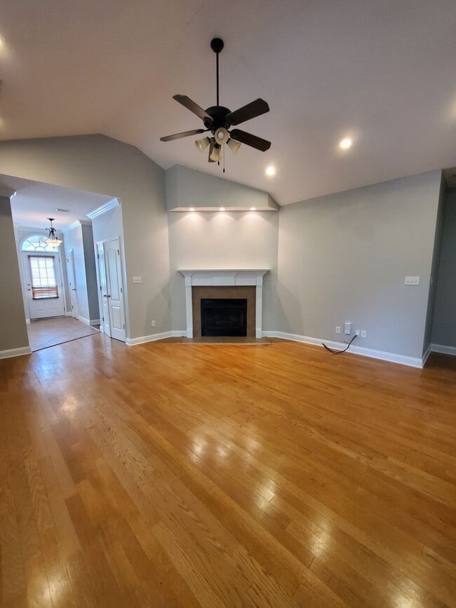Building Photo - Stunning 3-Bedroom Home in the Heart of Ge...