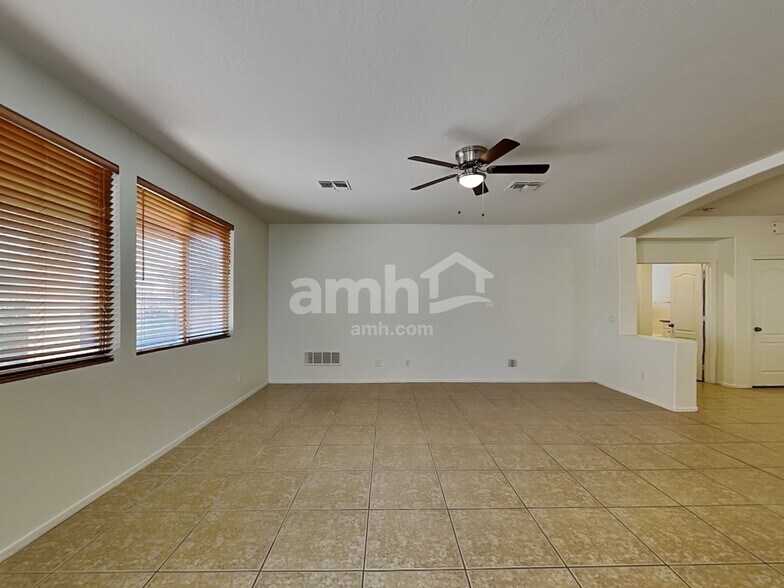 Building Photo - 3443 E Santa Fe Ln