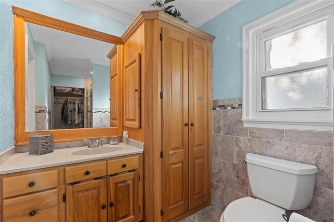 Building Photo - 284 44th Ave