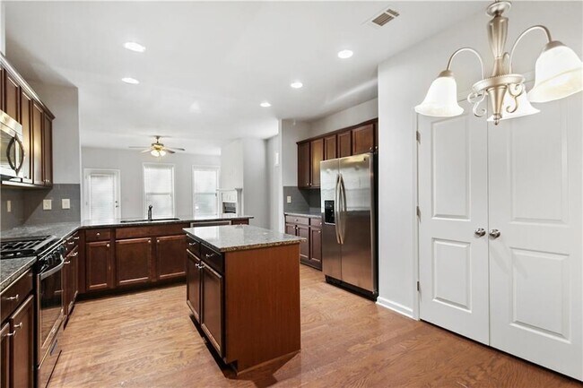 Building Photo - 5090 Breezewood Cir