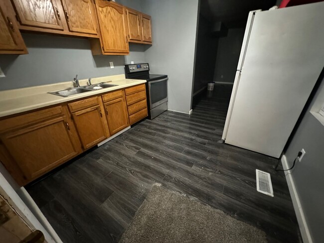 Building Photo - Newly remodeled 2 Bedroom Duplex