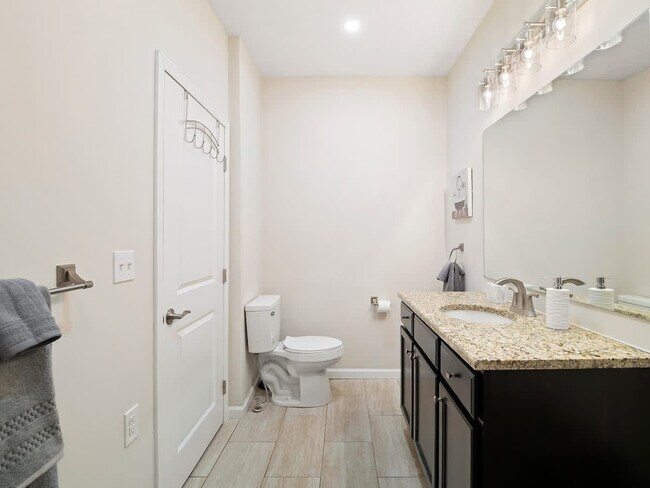 Building Photo - 1415 W 57th St