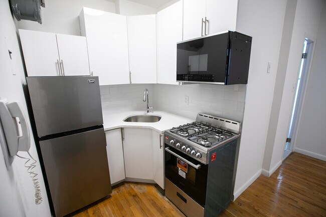 Interior Photo - 170-172 Spring Street