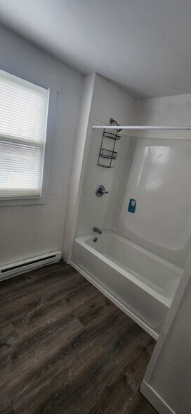 Building Photo - 197 Roosevelt St