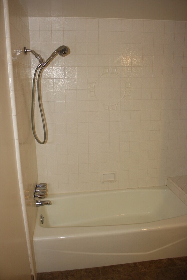 Building Photo - 612 Norris Rd