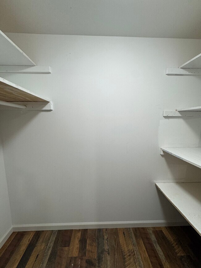 Building Photo - 2905 Glenmore Ave