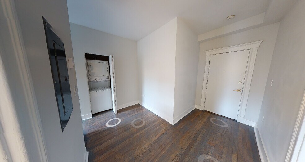 Building Photo - 69 Park Dr