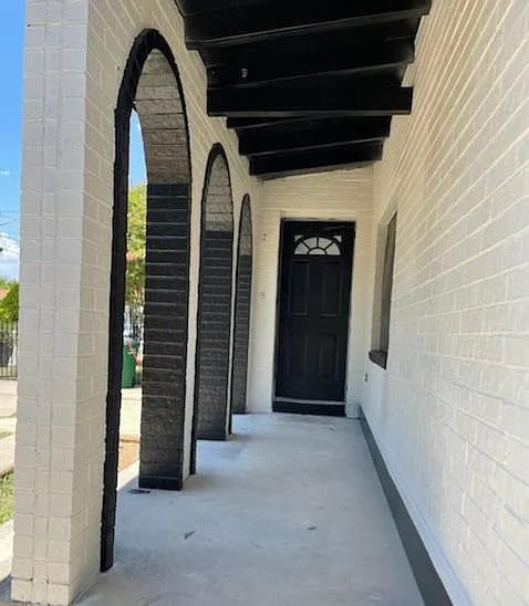 Building Photo - Room in House on Dahlgreen Ave