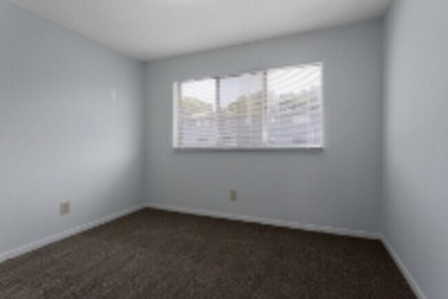 Building Photo - 8704 Wornall Rd