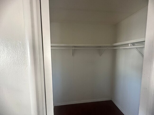 Building Photo - charming 2 bedroom mobile close to River