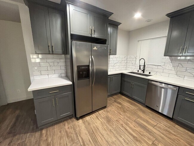 Building Photo - 7401 Valaria Dr