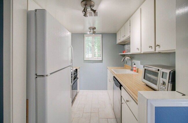 Building Photo - 4850 N 73rd St