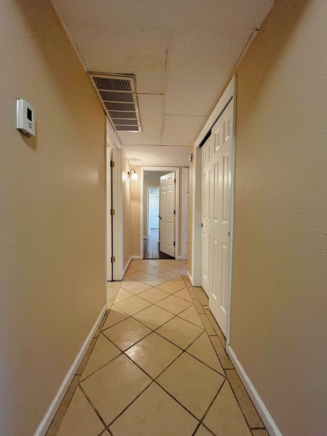 Building Photo - 1/2 Off First Months Rent! Absolutely darling, fully remodeled, single story, updated condo in a ...