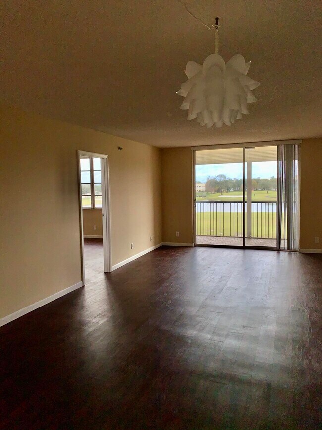 Building Photo - 3100 W Rolling Hills Cir
