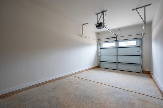 Building Photo - 2025 Built Townhome - Move-In Ready!