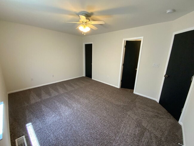 Building Photo - 4 Bedroom newly remodeled Duplex